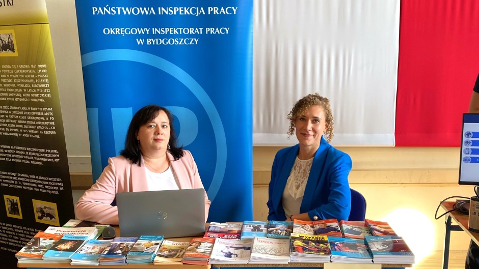 Ekspertki z OIP Bydgoszcz Honorata Ronkowska oraz Sylwia Ciesielska na stoisku promocyjnym.