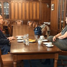 Sylwia Krawczyk, p.o. Okręgowego Inspektora Pracy w Bydgoszczy podczas spotkania z dziekanem Politechniki Bydgoskiej, Maciejem Dutkiewiczem.