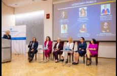 Prowadząca wydarzenie Małgorzata Rogatty oraz uczestnicy panelu dyskusyjnego