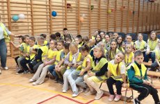 Uczniowie klas I-III Szkoły Podstawowej w Królikowie podczas prelekcji