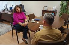 Spotkanie Sylwii Krawczyk, p.o. Okręgowego Inspektora Pracy w Bydgoszczy z Jackiem Antosem, Komendantem Szkoły Podoficerskiej Państwowej Straży Pożarnej w Bydgoszczy