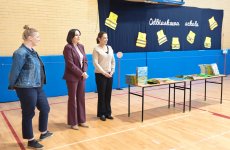 Od lewej: inspektor pracy Katarzyna Kapela, Ewelina Marczak dyrektor Szkoły Podstawowej w Królikowie oraz Małgorzata Grzanka, Specjalista  w Okręgowym Inspektoracie Pracy w Bydgoszczy