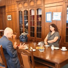 Sylwia Krawczyk, p.o. Okręgowego Inspektora Pracy w Bydgoszczy podczas spotkania z dziekanem Politechniki Bydgoskiej, Maciejem Dutkiewiczem.