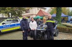 Przedstawiciel Okręgowego Inspektoratu Pracy w Bydgoszczy z Policjantami z Polski i Holandii
