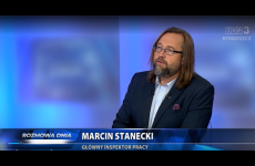 Marcin Stanecki w studiu TVP3 Bydgoszczy podczas 
