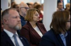 Zastępca Okręgowego Inspektora Pracy w Bydgoszczy Grzegorz Meler oraz uczestnicy wydarzenia