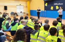Uczniowie klas IV-VIII Szkoły Podstawowej w Królikowie podczas prelekcji