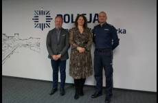 Uczestnicy spotkania, od lewej: Grzegorz Meler - Zastępca Okręgowego Inspektora Pracy ds. nadzoru, Sylwia Krawczyk - p.o. Okręgowego Inspektora Pracy w Bydgoszczy, insp. Jakub Gorczyński - Komendant Wojewódzki Policji w Bydgoszczy.