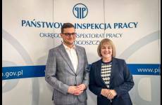 Wojewoda Kujawsko-Pomorski Michał Sztybel z p.o. Okręgowego Inspektora Pracy Danutą Kalinowską