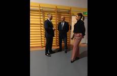 Dyrektor Zespołu Szkół Centrum Kształcenia Rolniczego w Bydgoszczy podczas rozmowy z pracownikami Okręgowego Inspektoratu Pracy w Bydgoszczy: Gabrielem Tyszkiewiczem oraz Małgorzatą Grzanka