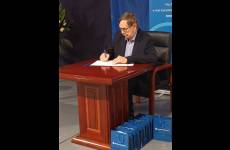 Roman Wiatrowski, Prezes Zarządu Związku Pracodawców - Dzierżawców i Właścicieli Rolnych podczas podpisywania Deklaracji