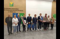 Laureaci z Komisją Konkursową