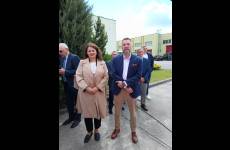 Sylwia Krawczyk, p.o. Okręgowego Inspektora Pracy w Bydgoszczy z Łukaszem Lickiewiczem, Zastępca Dyrektora ds. administracyjno - technicznych w Oddziale Zakładu Ubezpieczeń Społecznych w Bydgoszczy podczas obchodów Dnia Strażaka w Szkole Podoficerskiej Państwowej Straży Pożarnej w Bydgoszczy