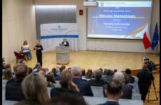 Uczestnicy konferencji podczas wystąpienia Danuty Kalinowskiej, Okręgowego Inspektora Pracy w Bydgoszczy