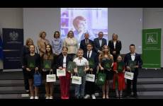 Komisja konkursowa z laureatami konkursu