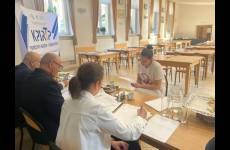 Uczestnik Konkursu Wiedzy o Zasadach BHP „Bezpiecznie od startu” w trakcie części ustnej