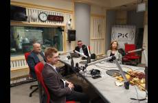 Uczestnicy audycji w studiu Polskiego Radia Radia Pomorza i Kujawa