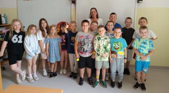 Edukacyjna misja w Wojnowie! Dzieci uczą się zasad bezpieczeństwa w gospodarstwie 