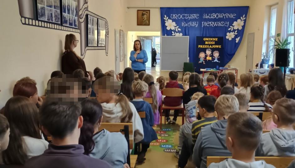 Bezpieczeństwo najmłodszych na wsi: PIP i Policja z wizytą w Szkole Podstawowej w Parchaniu